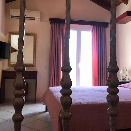 רודה L'Eremo Luxury Apartments מראה חיצוני תמונה